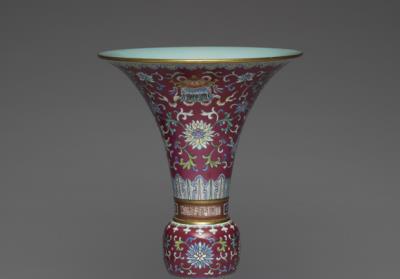 图片[3]-Vase with Indian lotus and Eight Treasures decor in famille rose on a dark red ground, Qing dynasty, Qianlong reign (1736-1795)-China Archive